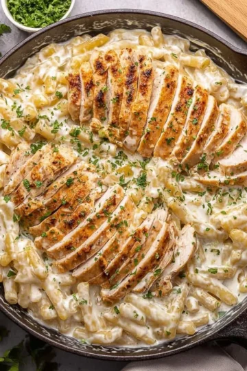 Delicious Garlic Parmesan Chicken Pasta served in a bowl