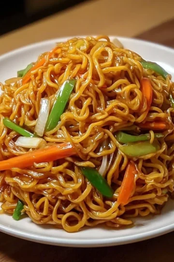 Delicious 15-minute lo mein garnished with vegetables and sauce